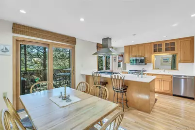 306 Versa Place, Sayville, NY 11782 - Photo 7