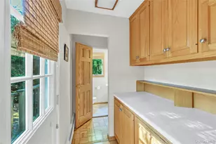 306 Versa Pl, Sayville, NY 11782 - Photo 11