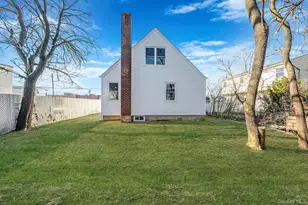 8 Rockaway Ave, Westbury, NY 11590 - Photo 3