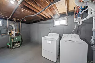 8 Rockaway Avenue, Westbury, NY 11590 - Photo 15