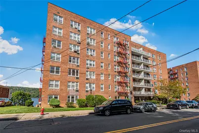 679 Warburton Avenue #2R, Yonkers, NY 10701 - Photo 1
