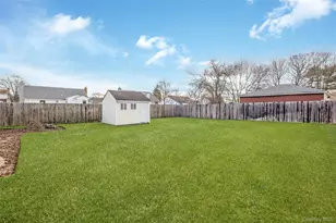 83 Kane Pl, North Babylon, NY 11703 - Photo 3