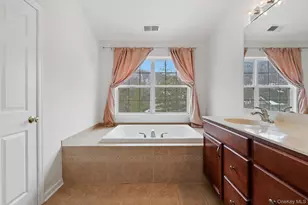 947 Huntington Dr, Fishkill, NY 12524 - Photo 29