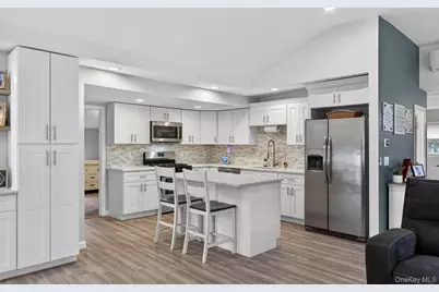 737 Belmore Avenue, Islip Terrace, NY 11752 - Photo 11