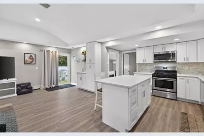 737 Belmore Avenue, Islip Terrace, NY 11752 - Photo 7