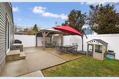 737 Belmore Avenue, Islip Terrace, NY 11752 - Photo 29