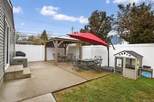 737 Belmore Ave, Islip Terrace, NY 11752 - Photo 29