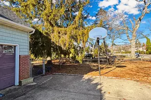 1262 Saxon Ave, Bay Shore, NY 11706 - Photo 3