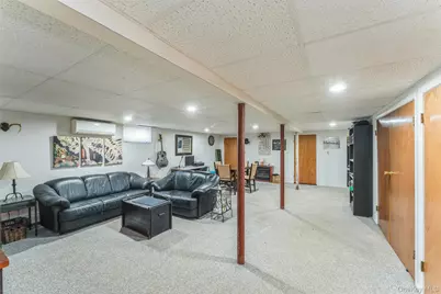 83 W Valley Stream Boulevard, Valley Stream, NY 11580 - Photo 15