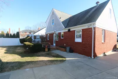 73 Evans Street, New Hyde Park, NY 11040 - Photo 11