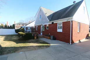 73 Evans St, New Hyde Park, NY 11040 - Photo 11