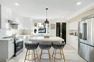 9 Autumn Ln, Hicksville, NY 11801 - Photo 9