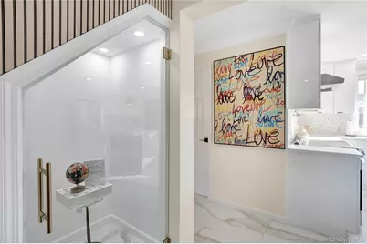 9 Autumn Lane, Hicksville, NY 11801 - Photo 13