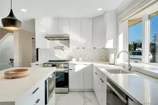 9 Autumn Ln, Hicksville, NY 11801 - Photo 3