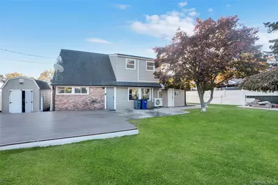 9 Autumn Lane, Hicksville, NY 11801 - Photo 21