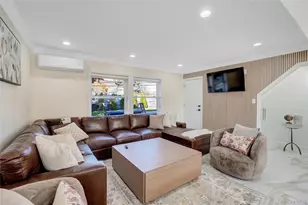 9 Autumn Ln, Hicksville, NY 11801 - Photo 11