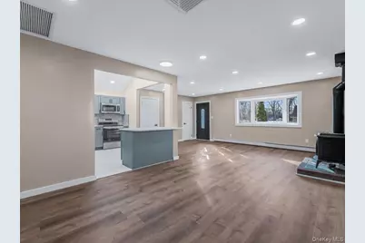 1367 Pine Acres Boulevard, Bay Shore, NY 11706 - Photo 7