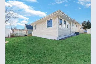 1367 Pine Acres Boulevard, Bay Shore, NY 11706 - Photo 25