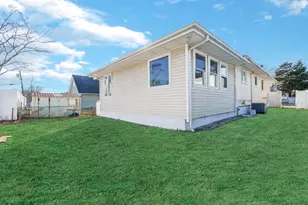 1367 Pine Acres Blvd, Bay Shore, NY 11706 - Photo 25