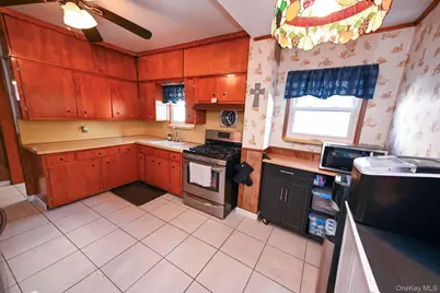 81 Irving Avenue, Floral Park, NY 11001 - Photo 11