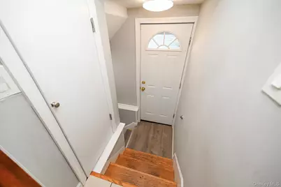 81 Irving Avenue, Floral Park, NY 11001 - Photo 9