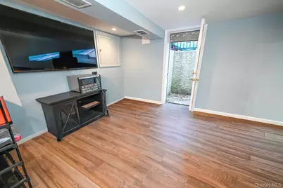 81 Irving Avenue, Floral Park, NY 11001 - Photo 25