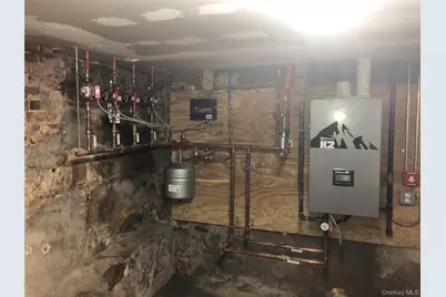 142 N Terrace Avenue, Mount Vernon, NY 10550 - Photo 35