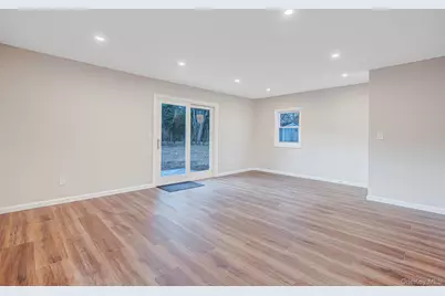 1137 Nugent Avenue, Bay Shore, NY 11706 - Photo 13