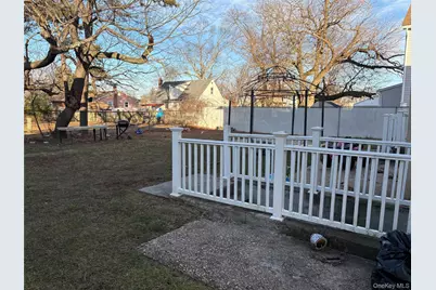 475 Marconi Boulevard, Copiague, NY 11726 - Photo 3