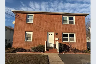 475 Marconi Boulevard, Copiague, NY 11726 - Photo 1