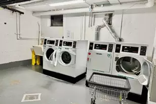 1 Terrace Cir, Great Neck, NY 11021 - Photo 9