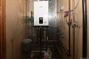 15 Bond Ln, Hicksville, NY 11801 - Photo 39