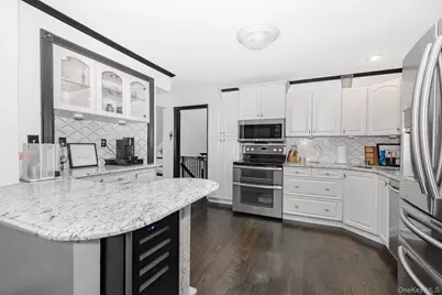 264 W End Avenue, Massapequa, NY 11758 - Photo 5