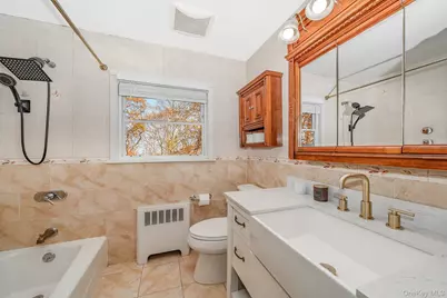 264 W End Avenue, Massapequa, NY 11758 - Photo 13