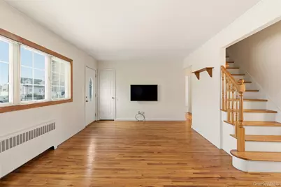 14 Starlight Court, West Babylon, NY 11704 - Photo 5