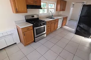 1075 Harrison St, Uniondale, NY 11553 - Photo 5