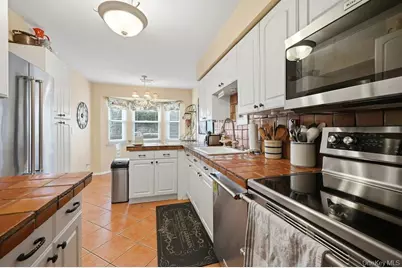 20 Manors Drive, Jericho, NY 11753 - Photo 7