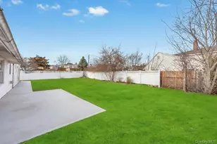 15 Autumn Ln, Hicksville, NY 11801 - Photo 9