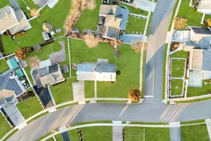 15 Autumn Ln, Hicksville, NY 11801 - Photo 5