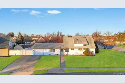 15 Autumn Lane, Hicksville, NY 11801 - Photo 3