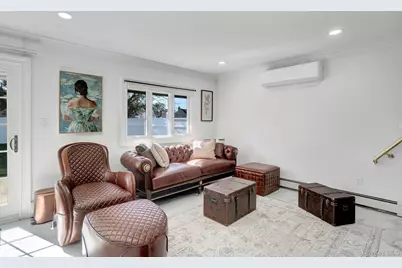 8 Autumn Lane, Hicksville, NY 11801 - Photo 9