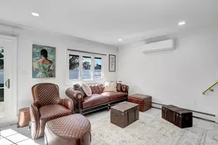 8 Autumn Ln, Hicksville, NY 11801 - Photo 9