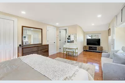 8 Autumn Lane, Hicksville, NY 11801 - Photo 19