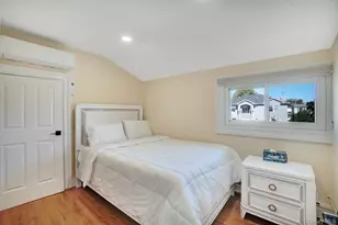 8 Autumn Ln, Hicksville, NY 11801 - Photo 15