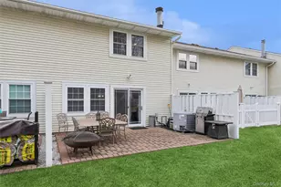 15 Gazebo Ln, Holtsville, NY 11742 - Photo 23