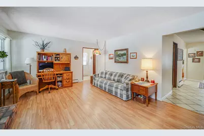 62 Canterbury Drive, Hauppauge, NY 11788 - Photo 27