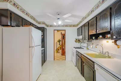 62 Canterbury Drive, Hauppauge, NY 11788 - Photo 21