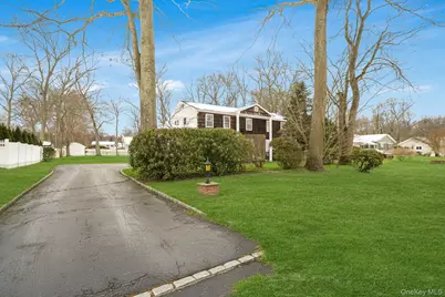 62 Canterbury Drive, Hauppauge, NY 11788 - Photo 3