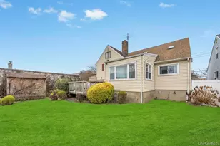 7 N Terrace Pl, Valley Stream, NY 11580 - Photo 5