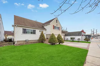 7 N Terrace Place, Valley Stream, NY 11580 - Photo 3